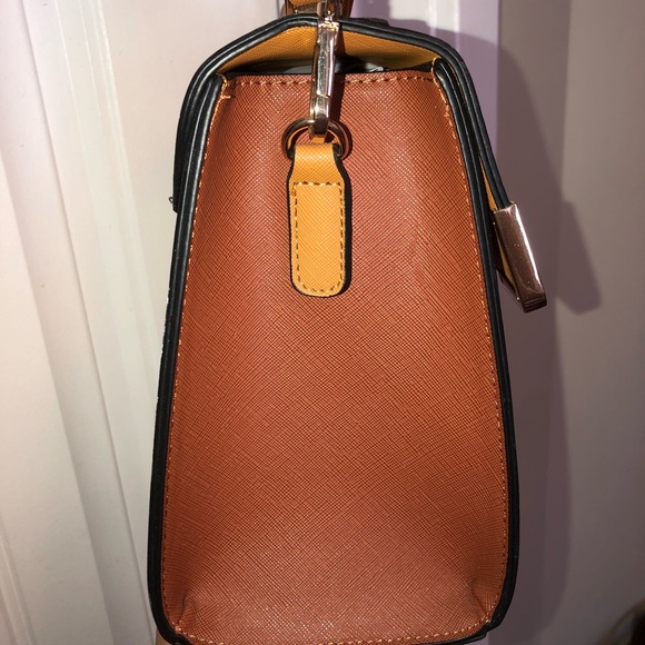 Dune Handbag Crossbody Purse - Picture 3 of 13
